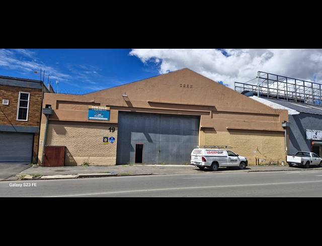 1,700M² WAREHOUSE FOR SALE IN VILLAGE MAIN